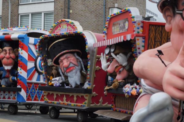 Maschere di ebrei ortodossi al carnevale di Aalst