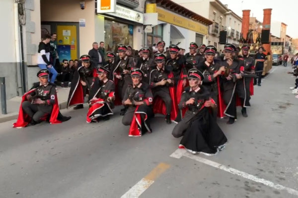 gerarchi nazisti e prigionieri dei campi alla sfilata di Carnevale in Spagna a Campo de Criptana