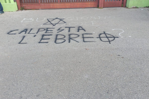 Una scritta antisemita a Pomezia
