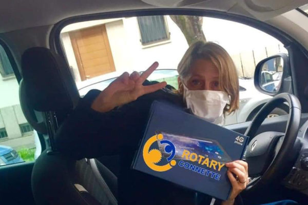 RotaryConnete ha donato un tablet alla RSA della CEM