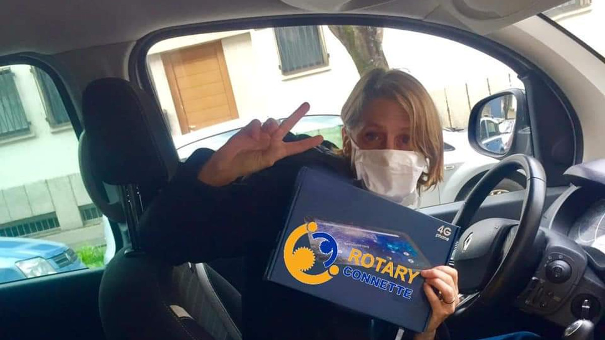 RotaryConnete ha donato un tablet alla RSA della CEM