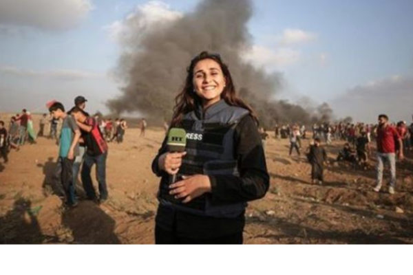 Hind Khoudary, l'impiegata di Amnesty International che ha segnalato a Hamas la videochat fra pacifisti gazawi e israeliani
