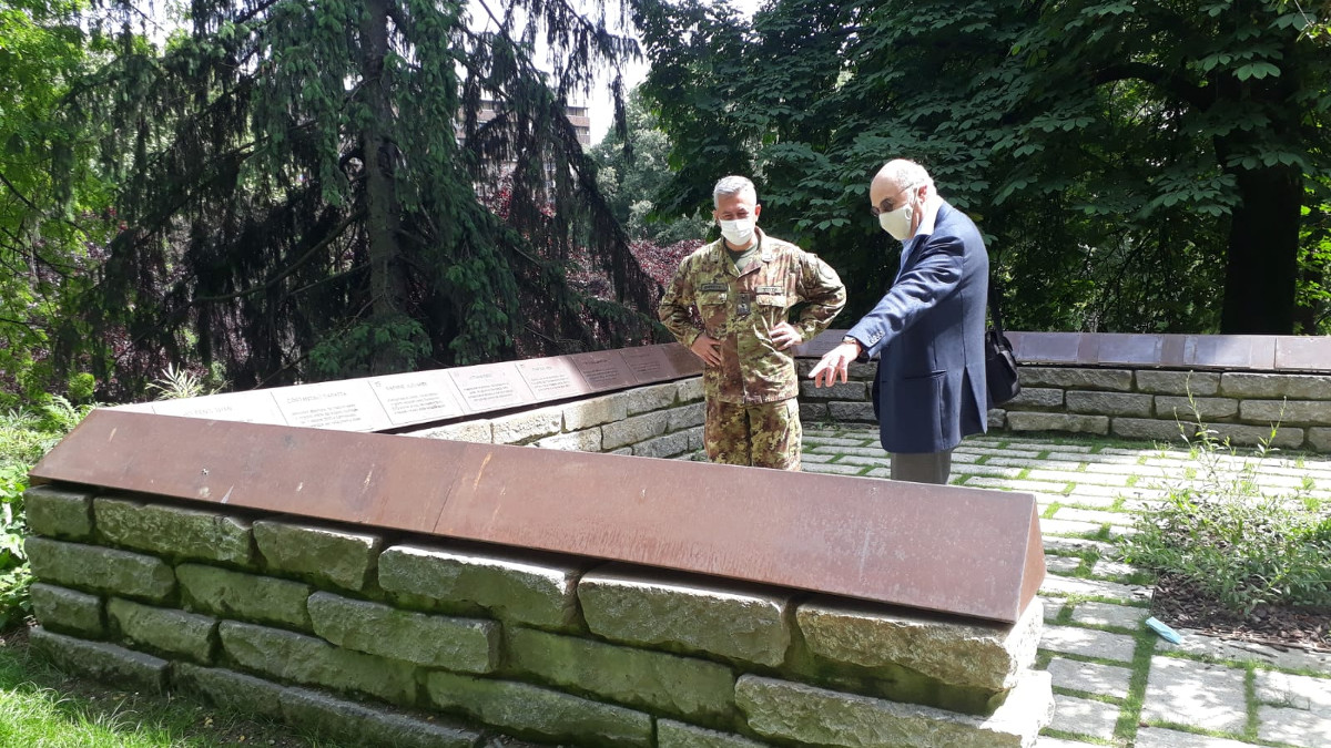 La visita al Giardino dei Giusti in onore del generale De' Castiglioni