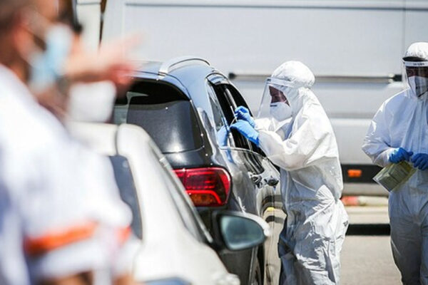 Il Magen David Adom fa tamponi agli automobilisti