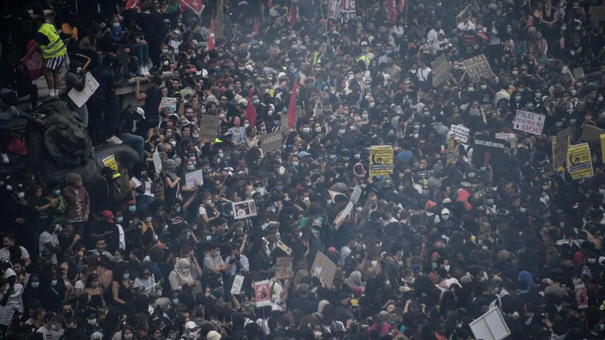 Manifestazione antirazzista a Parigi