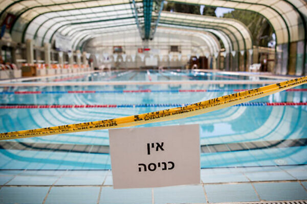 Piscina chiusa in Israele per il Covid-19