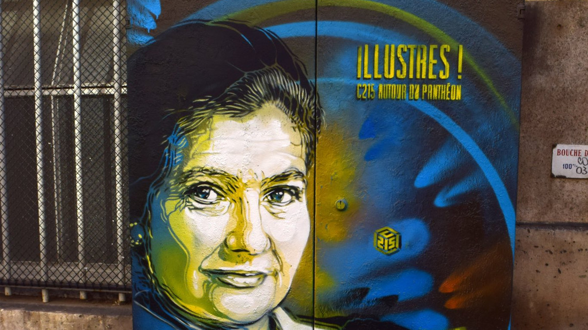 Ritratto di Simone Veil in rue d'Ulm prima di essere vandalizzato