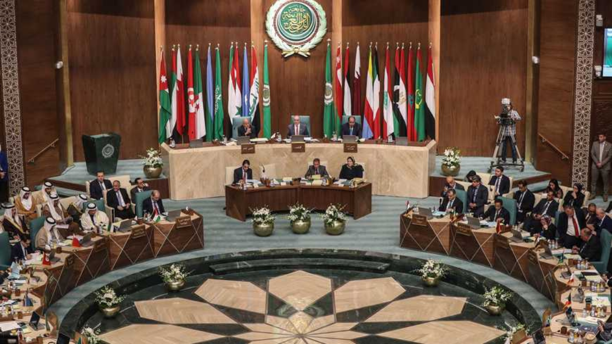 membri della lega araba seduti in riunione