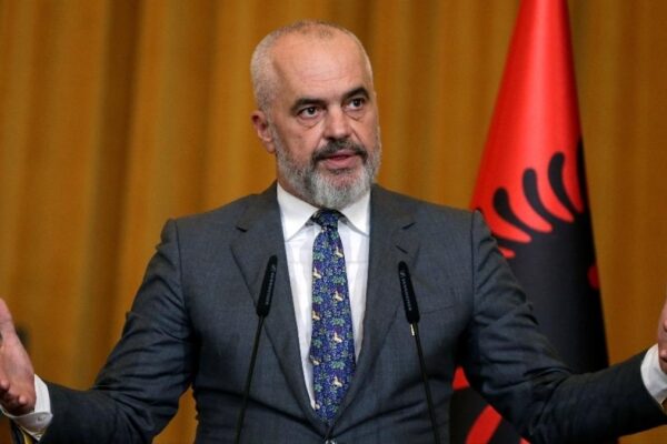 Edi Rama parla al parlamento dell'Albania