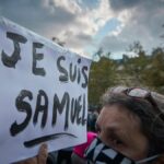 cartello con la scritta Je suis Samuel