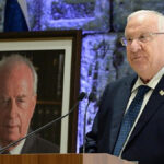 Reuven Rivlin durtante una commemorazione di Yitzhak Rabin