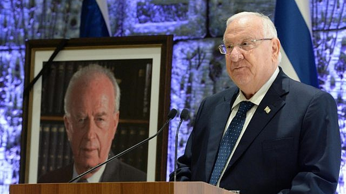 Reuven Rivlin durtante una commemorazione di Yitzhak Rabin