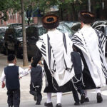 Una famiglie di ebrei a Williamsburg
