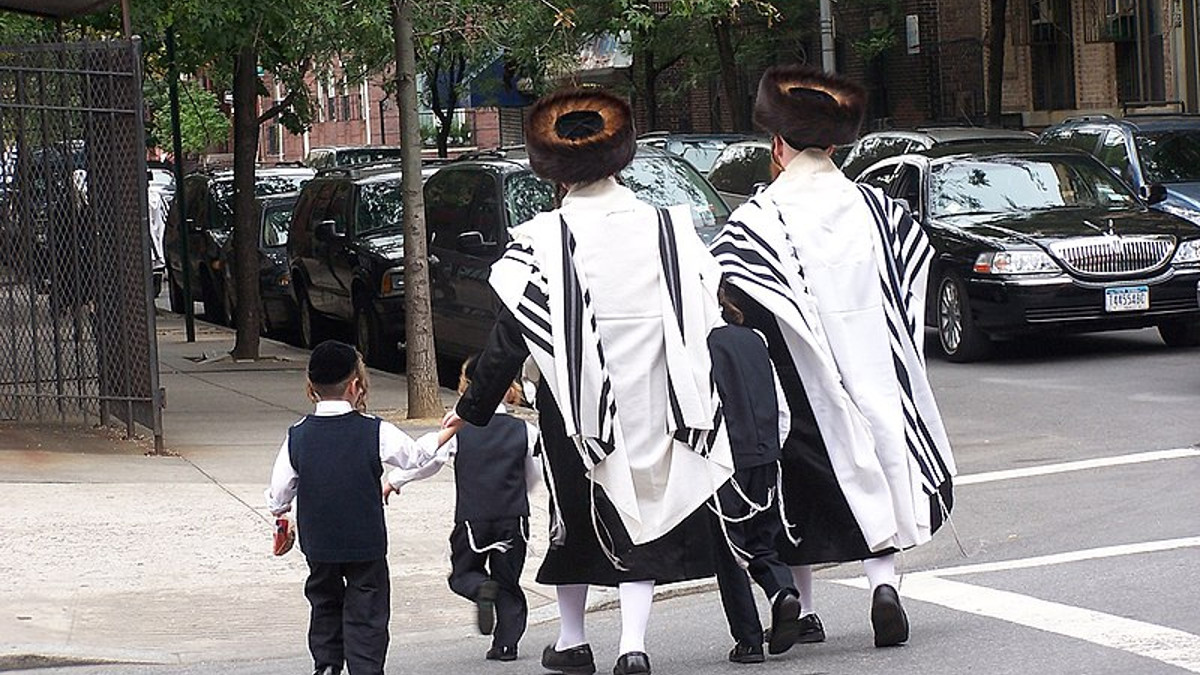 Una famiglie di ebrei a Williamsburg