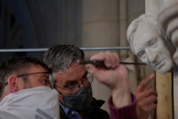 La scultura di Elie Wiesel nella Cattedrale Nazionale di Washingtonnella