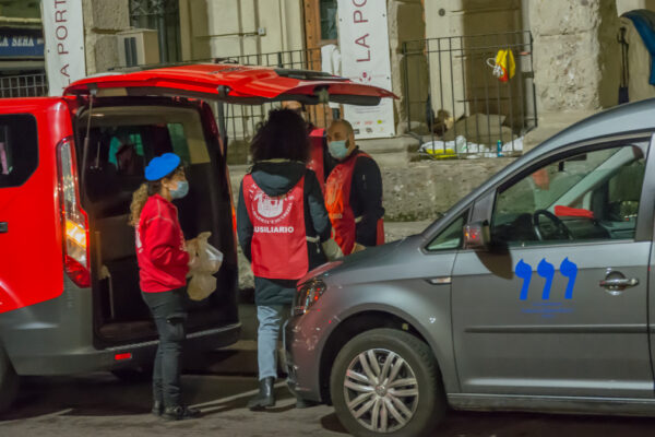 La Cem e i City ASngtels donano pasti ai senzatetto