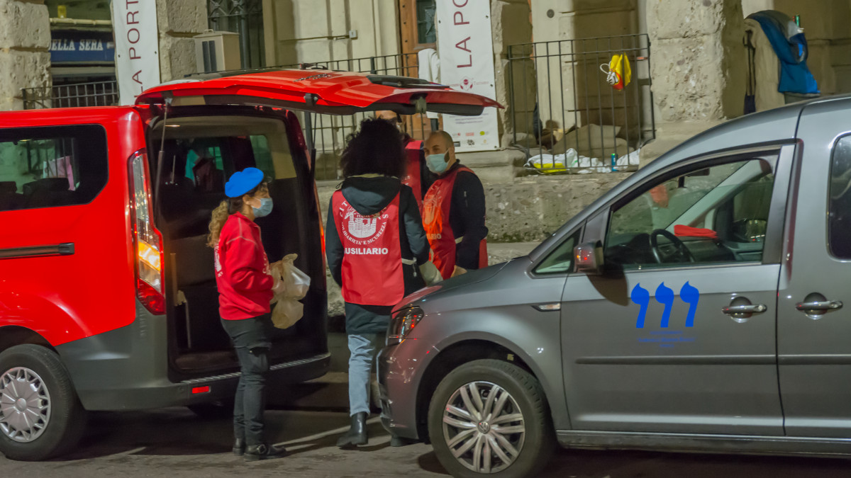 La Cem e i City ASngtels donano pasti ai senzatetto