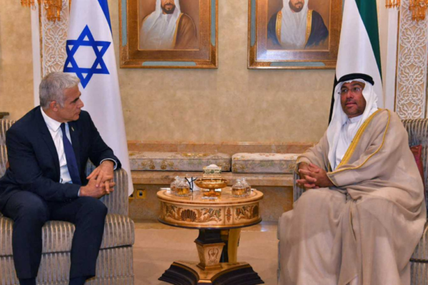 Yair Lapid ad Abi Dhabi per l'apertura dell'ambasciata israeliana