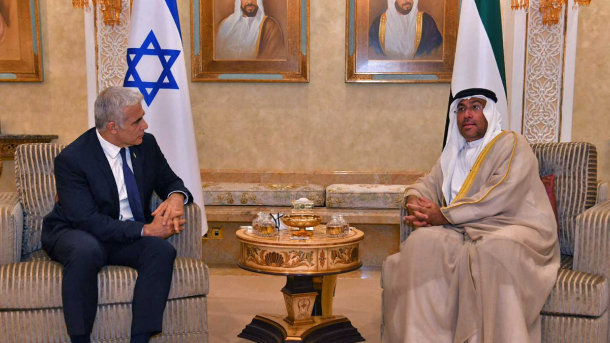 Yair Lapid ad Abi Dhabi per l'apertura dell'ambasciata israeliana