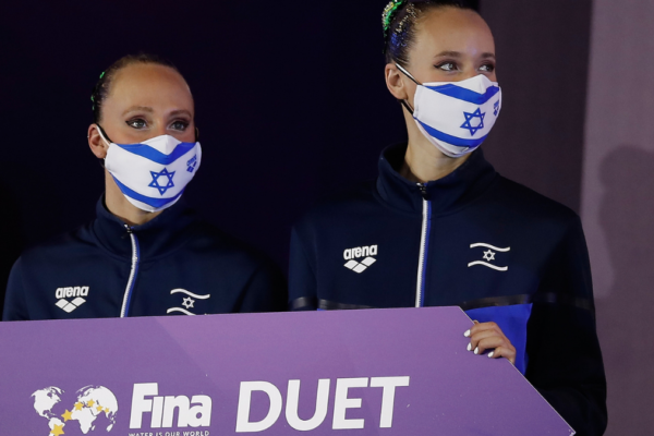 Le atlete israeliane di nuoto sincronizzato