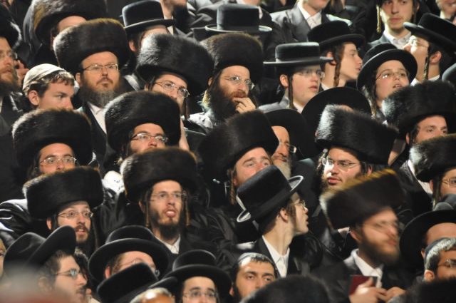 Uomini haredim con lo shtreimel