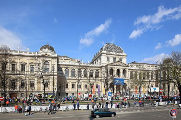 l'Università di Vienna ha stanziato due borse di studio su materie ebraiche