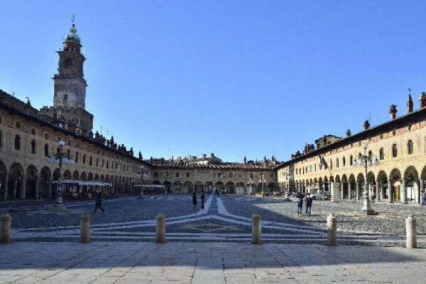 Piazza Ducale a Vigevano, Autore Marino Nadia 2014