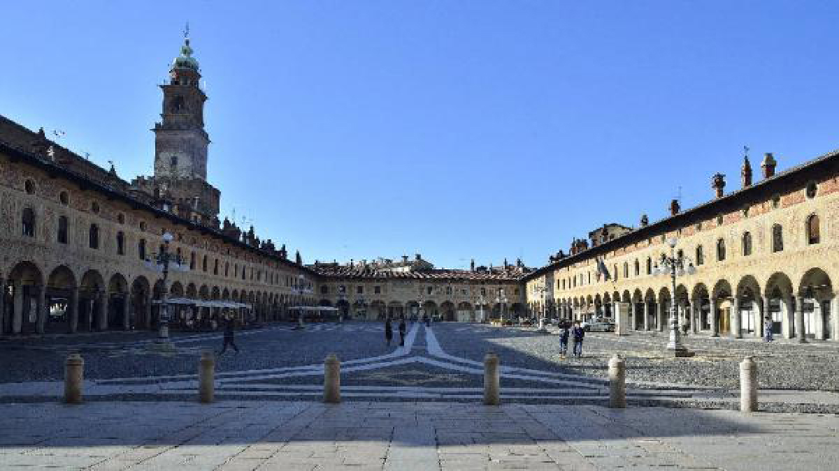 Piazza Ducale a Vigevano, Autore Marino Nadia 2014