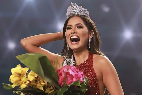La messicana Andrea Meza, incoronata Miss Universo 2021
