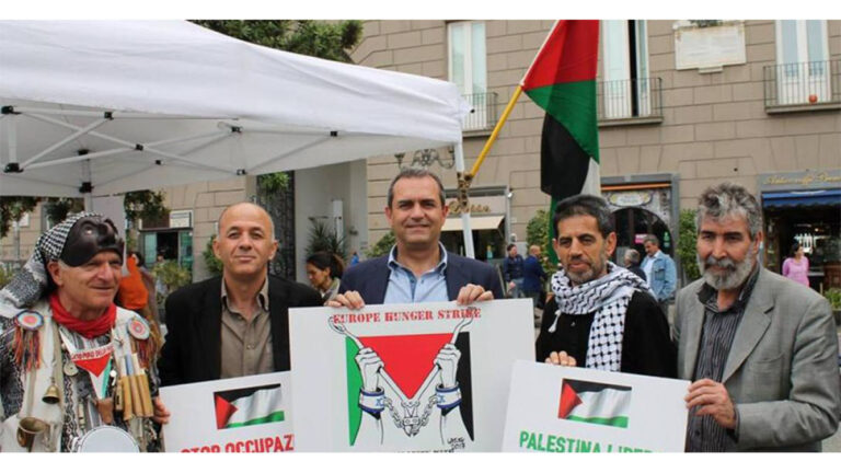 Il sindaco di napoli De Magistris a una manifestazione pro-palestinese contro lsraele
