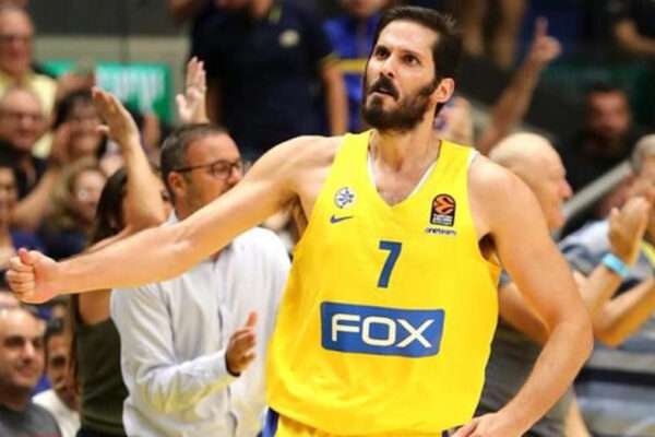 Il cestista israeliano Omri Casspi, che lascia la NBA