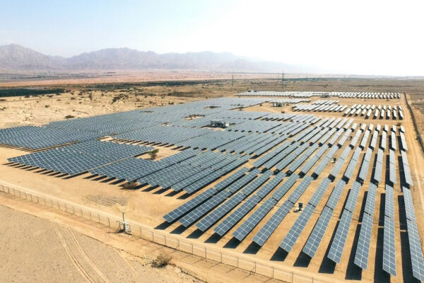 Pannelli fotovoltaici in Israele, che ridurrà le emissioni entro il 2050 dell'86%