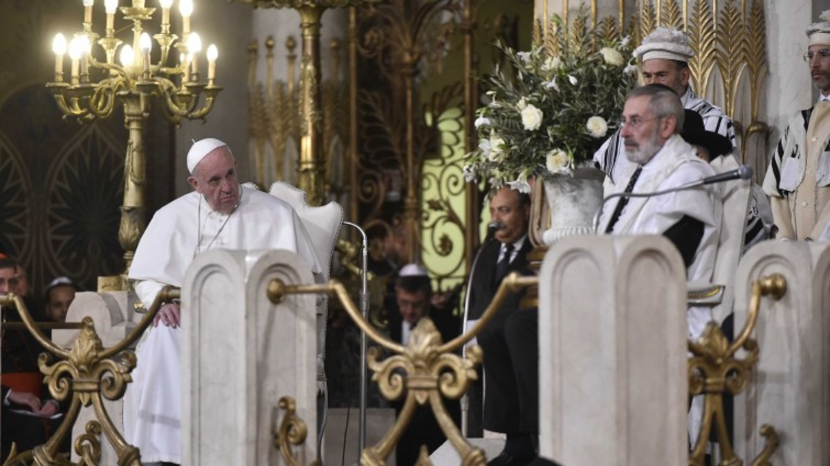 Papa Francesco nella Sinagoga di Roma nel 2016