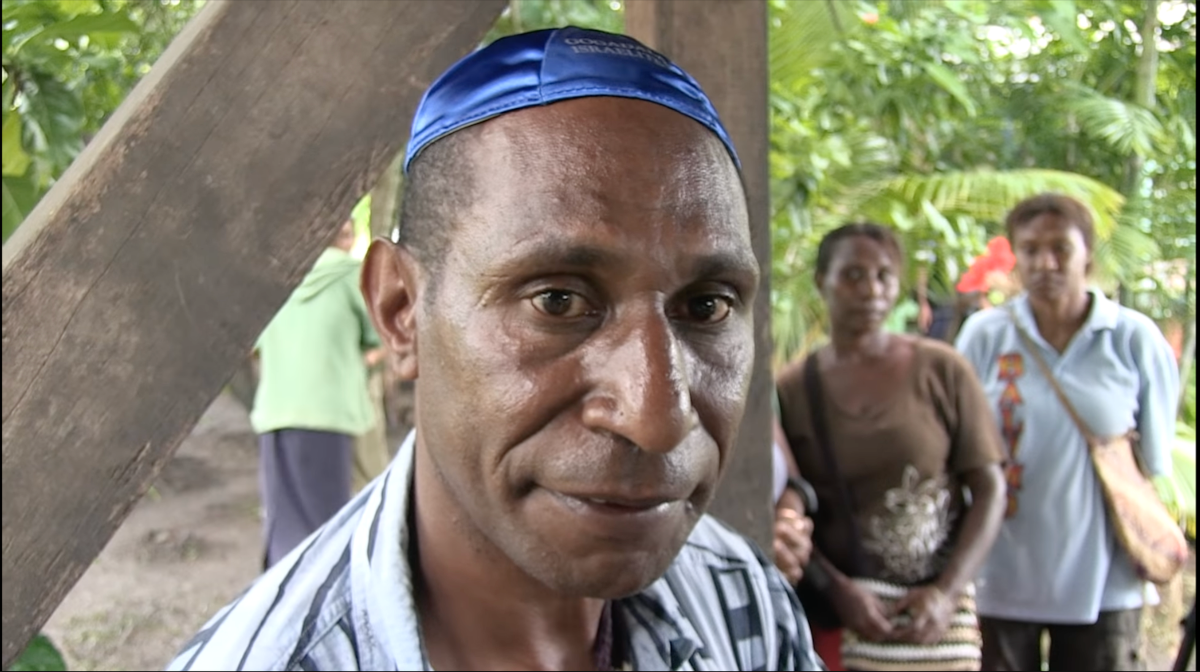 Un membro della tribù dei Gogodala in Papua Nuova Guinea