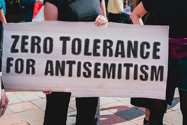 Manifestazione contro antisemitismo in un campus americano