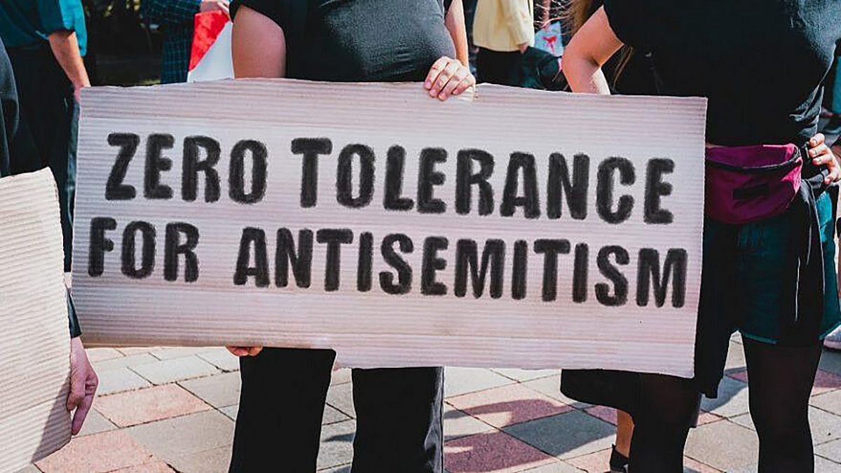 Manifestazione contro antisemitismo in un campus americano