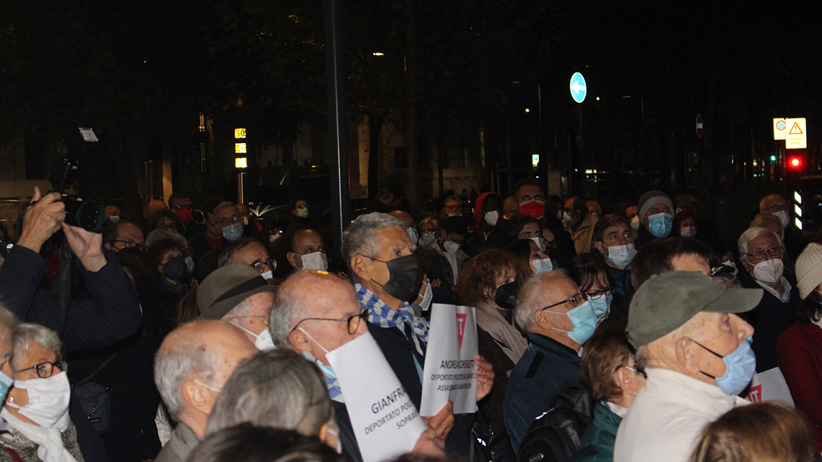 I milanesi accorsi al Memoriale della Shoah contro la strumentalizzazione della Shoah