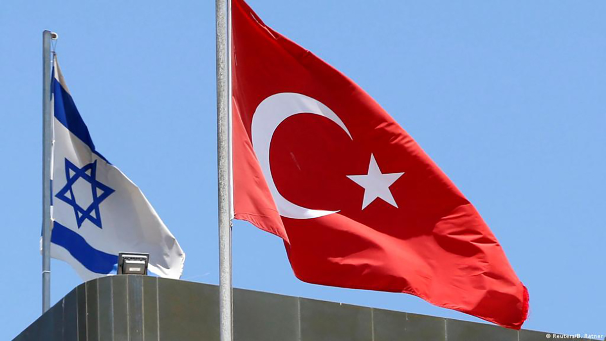 Bandiere di Israele e Turchia vicine