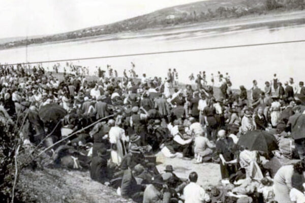 Ebrei in Transistria dpeortati attraverso il fiume Dniepr