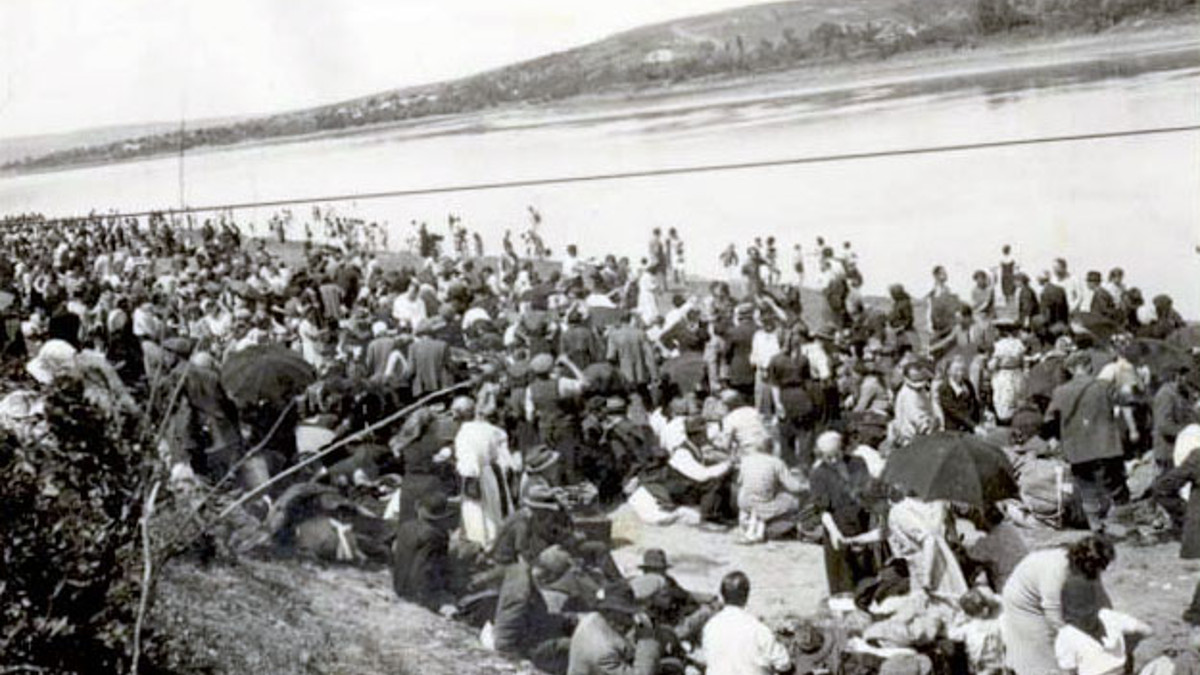 Ebrei in Transistria dpeortati attraverso il fiume Dniepr
