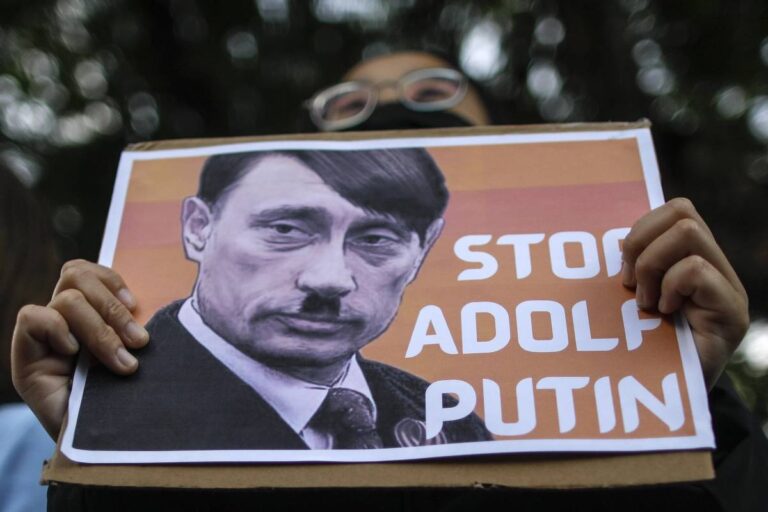 Putin come Hitler in un manifesto (Fonte: Il Giornale)
