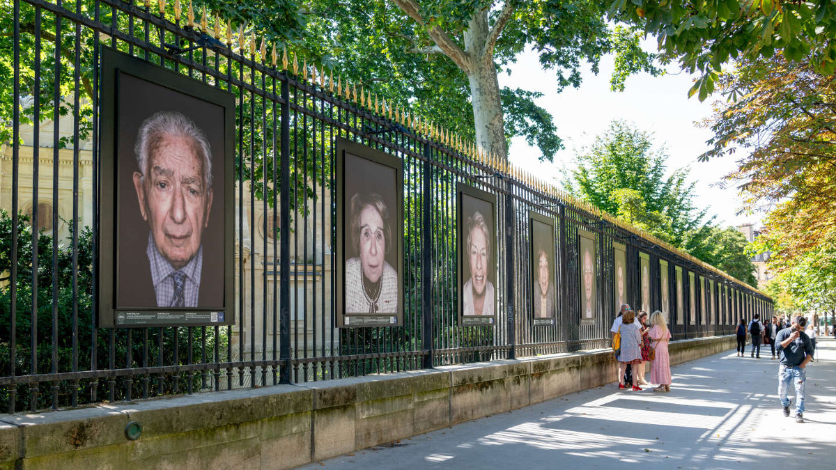 Forografie di sopravvissuti alla Shoah ai Jardins du Luxembourg a Parigi