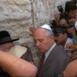 Flickr_-_Government_Press_Office_(GPO)_-_Gorbachev_at_the_Western_Wall