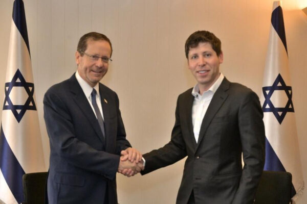 Da sinistra il presidente Isaac Herzog e Sam Altman