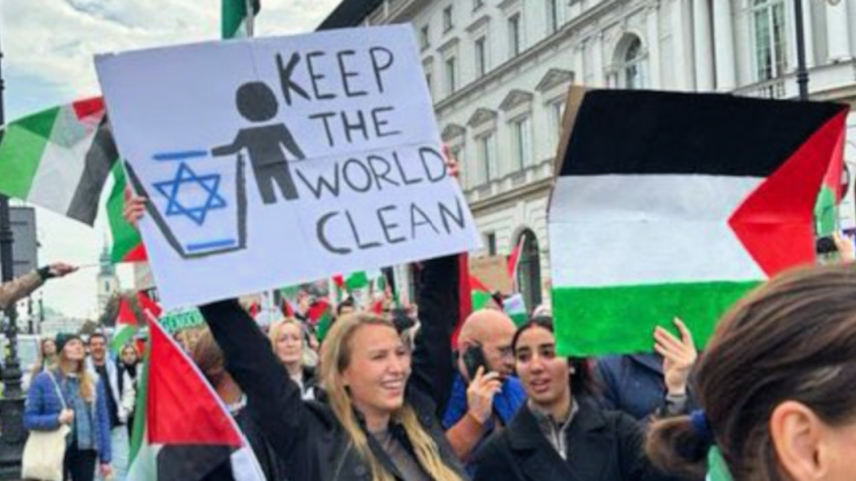 Manifestante norvegese a Varsavia il 21 ottobre 2023 in una manifestazione pro-Hamas