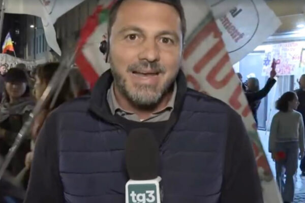 Jacopo Cecconi durante la diretta del Tg3 da Udine
