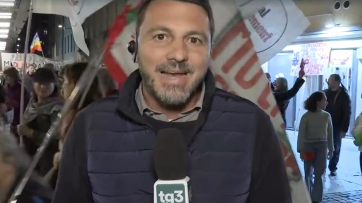 Jacopo Cecconi durante la diretta del Tg3 da Udine