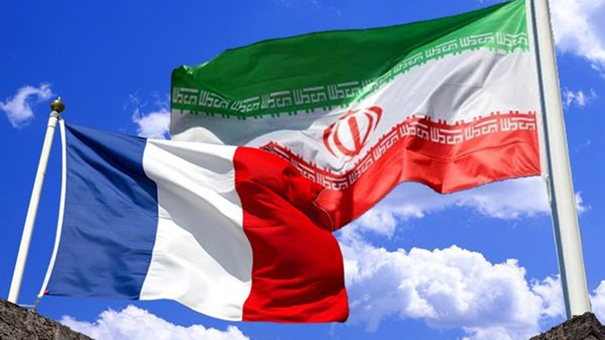 Bandiere Francia (a sinistra) e Iran (a destra)