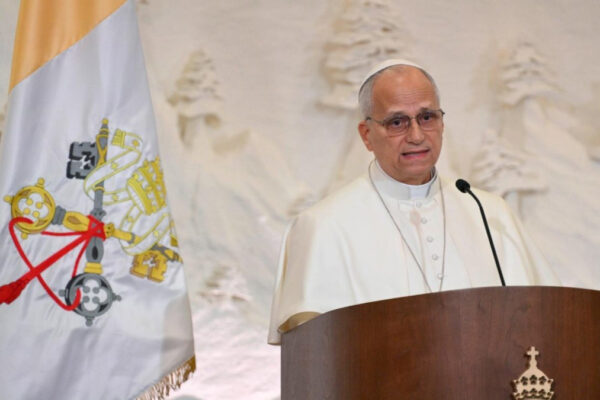 Papa Leone XIV mentre fa il suo discorso in Libano
