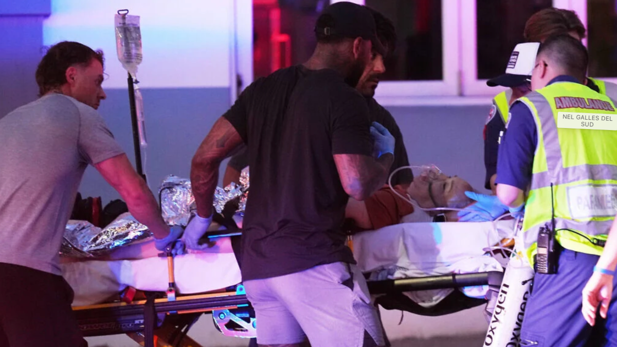 una donna ferita sopccorsa a Sydney